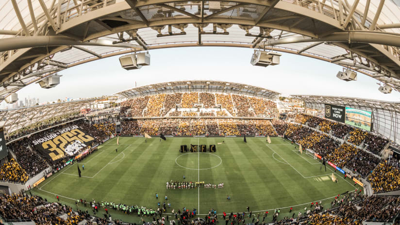 3252 Tifo For Home Opener 2018 IMG